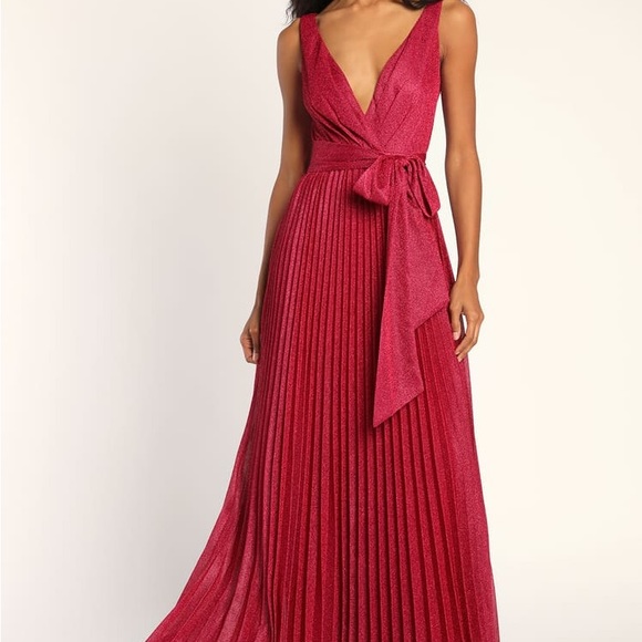 Lulus Dresses & Skirts - Lulu’s NWT Magenta Metallic Pleated Maxi 🔥